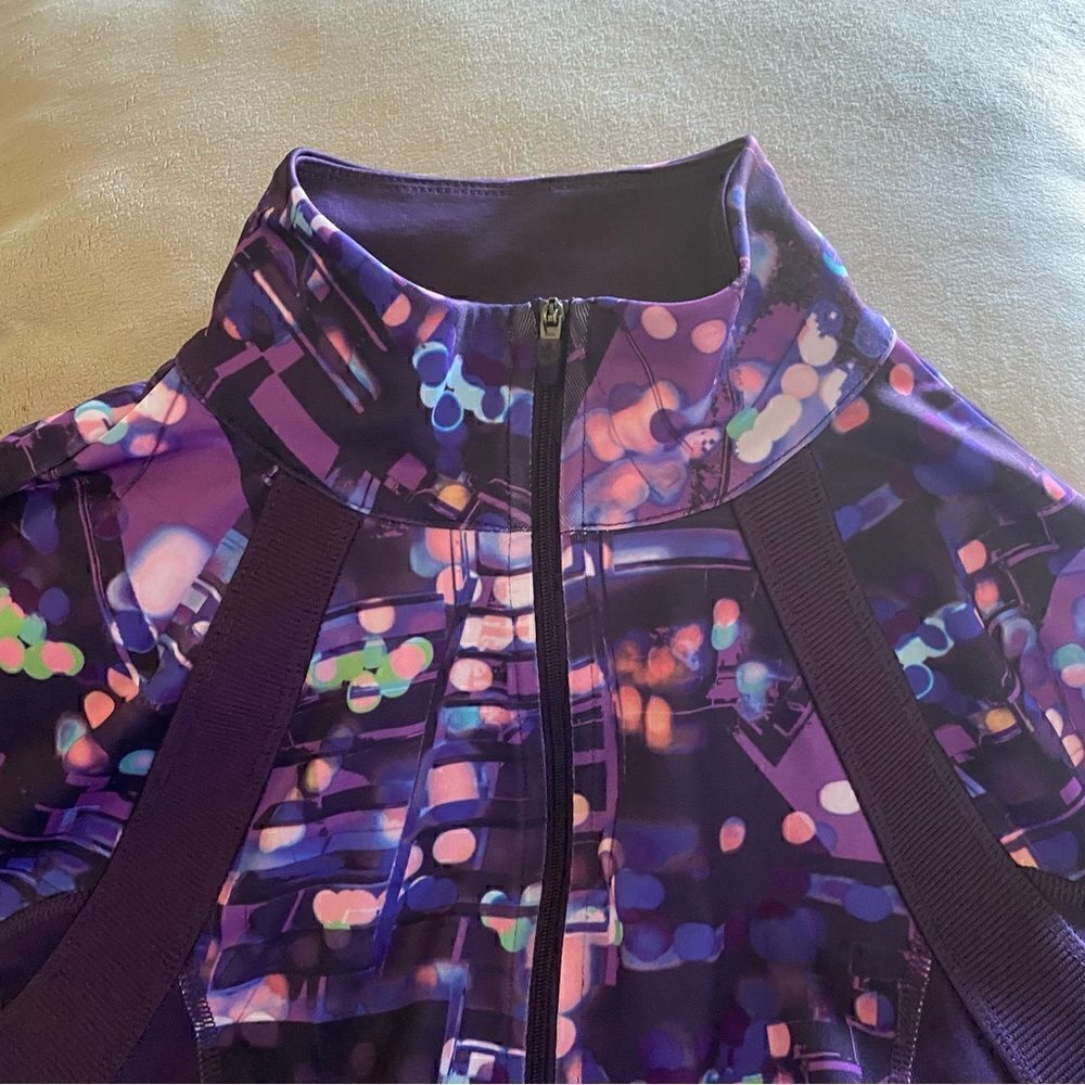 🍂 Athleisure top in purple & turquoise print, in very good condition sz M - Picture 4 of 8